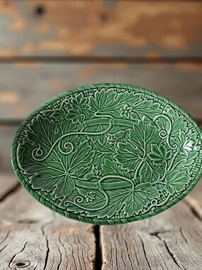 Vintage Bordallo Pinheiro Majolica Green Vine / Leaves Oval Serving Platter 15"